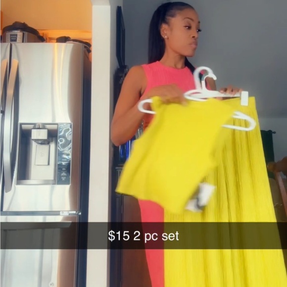 Vibrant Women's Cropped Pants Set - Picture 5 of 5